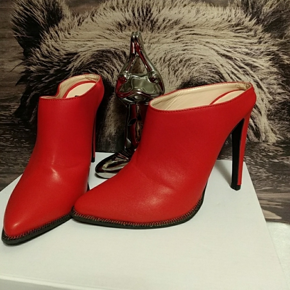 🆕🆕🆕NEW short ankle boots .. RED